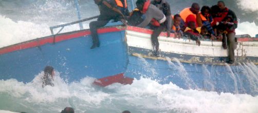 Ansa.it: 'Oltre 100 morti al largo della Libia', sotto l'articolo c'è chi sostiene che non sia vero e chi dice che 'non ci riguarda'