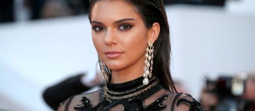 Kendall Jenner wows in completely sheer outfit (Image Bloomerang/Twitter)