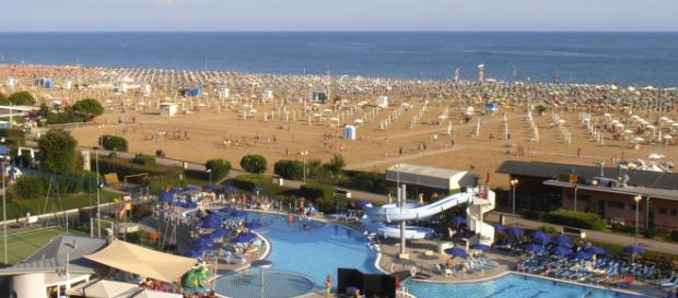 Bibione, 17enne stuprata in spiaggia da connazionale dopo la discoteca | wikipedia.it Bibione, 17enne stuprata in spiaggia da connazionale dopo la discoteca | wikipedia.it