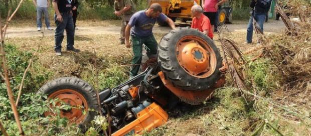 Calabria, ex avvocato muore travolto da un trattore. (foto di repertorio) Calabria, ex avvocato muore travolto da un trattore. (foto di repertorio)