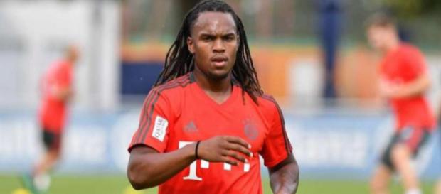 Renato Sanches a fait l'objet d'un accord à hauteur de vingt millions d'euros, mais le PSG s'est retiré des négociations. Renato Sanches a fait l'objet d'un accord à hauteur de vingt millions d'euros, mais le PSG s'est retiré des négociations.