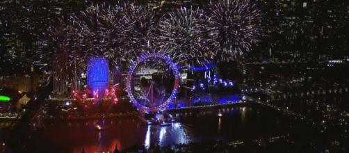 New Year's Eve in London held one of the amazing fireworks displays seen all over the world on New Year's Eve. [Image Sky News/YouTube]
