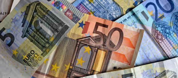 Pensioni flessibili e reddito di cittadinanza, il Governo studia i decreti mentre si prospettano nuovi tagli sulla politica Pensioni flessibili e reddito di cittadinanza, il Governo studia i decreti mentre si prospettano nuovi tagli sulla politica