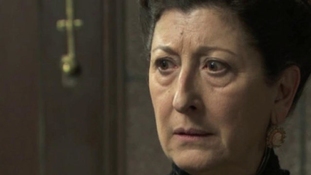 Trame Una Vita: la corona reale sparisce nel nulla, Ursula nei guai