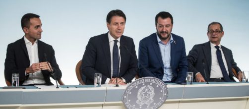 Pensioni Quota 100 e reddito di cittadinanza, rinviato il Cdm: nella foto Di Maio, Conte, Salvini e Tria