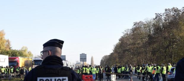 Gilets jaunes : la cagnotte pour les policiers blessés dépasse le million d'euros Gilets jaunes : la cagnotte pour les policiers blessés dépasse le million d'euros
