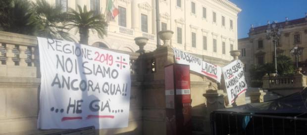 Sassari, prosegue la protesta dei 50 ex lavoratori Aou e Ats - Fonte: Facebook Sassari, prosegue la protesta dei 50 ex lavoratori Aou e Ats - Fonte: Facebook
