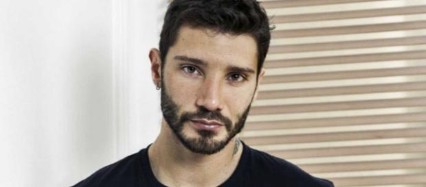 Stefano De Martino a ruota libera su Gilda, Emma, Corona, Amici e i 'ritocchini'. Stefano De Martino a ruota libera su Gilda, Emma, Corona, Amici e i 'ritocchini'.