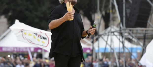 Svolta pro-vax del M5S: Grillo firma insieme a Renzi il manifesto di Burioni Svolta pro-vax del M5S: Grillo firma insieme a Renzi il manifesto di Burioni