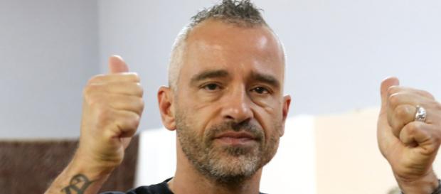 Eros Ramazzotti foto a luci rosse Eros Ramazzotti foto a luci rosse