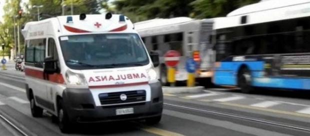 Tragedia nel salernitano, 14enne cade dalla finestra di casa e muore: probabile il suicidio Tragedia nel salernitano, 14enne cade dalla finestra di casa e muore: probabile il suicidio