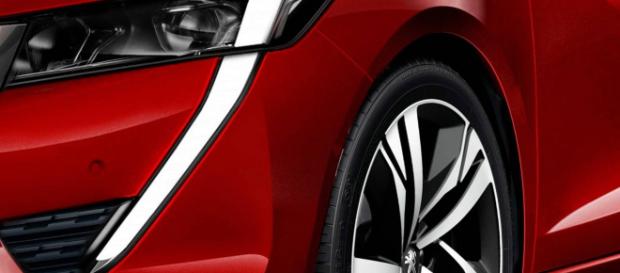 Un dettaglio del possibile frontale della nuova Peugeot 208 Un dettaglio del possibile frontale della nuova Peugeot 208