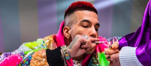 Sfera Ebbasta indagato per istigazione all'uso di sostanze stupefacenti