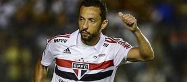 Mesmo com proximidade de Ganso, Nenê permanece no radar do Fluminense (Foto: Globoesporte) Mesmo com proximidade de Ganso, Nenê permanece no radar do Fluminense (Foto: Globoesporte)