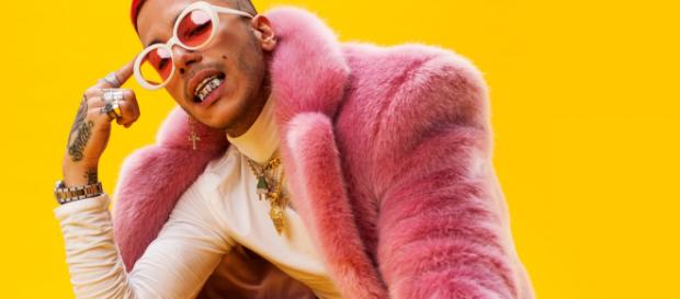 Sfera Ebbasta è indagato dalla Procura di Pescara per induzione all'uso di stupefacenti Sfera Ebbasta è indagato dalla Procura di Pescara per induzione all'uso di stupefacenti