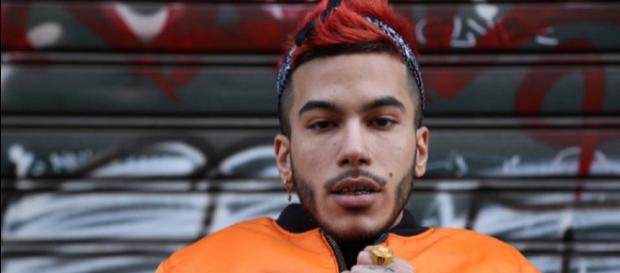 Sfera Ebbasta indagato per istigazione all'uso di droga Sfera Ebbasta indagato per istigazione all'uso di droga