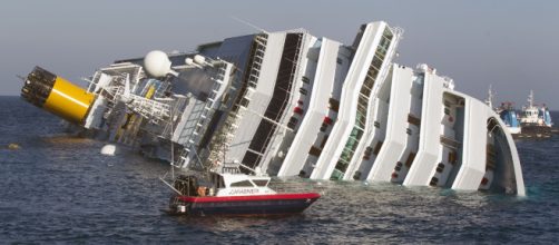 Naufragio Concordia: 7 anni dopo all'Isola del Giglio vengono omaggiate le 32 vittime del disastro.