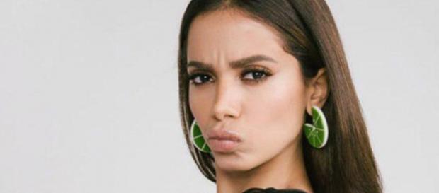 Anitta divertiu seus fãs com brincadeira Anitta divertiu seus fãs com brincadeira