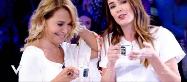 Barbara D'Urso e Silvia Toffanin durante la trasmissione Verissimo. Barbara D'Urso e Silvia Toffanin durante la trasmissione Verissimo.