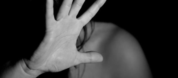 Pisa, gettano liquido, forse candeggina, in faccia ad un venditore ambulante senegalese Pisa, gettano liquido, forse candeggina, in faccia ad un venditore ambulante senegalese