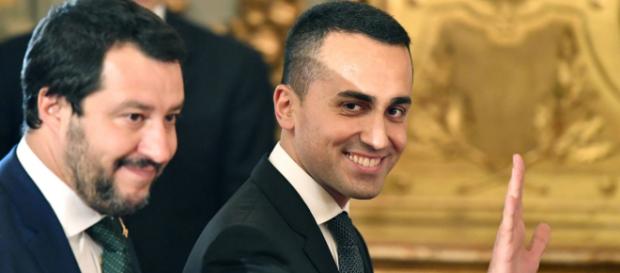 Il governo è al lavoro per trvare un accordo sul reddito di cittadinanza. Dopo il primo rifiuto il beneficio potrebbe decadere. Il governo è al lavoro per trvare un accordo sul reddito di cittadinanza. Dopo il primo rifiuto il beneficio potrebbe decadere.