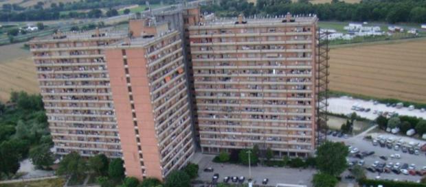 Macerata, tenta di stuprare un bimbo all'Hotel House: denunciato | tgcom24.mediaset.it Macerata, tenta di stuprare un bimbo all'Hotel House: denunciato | tgcom24.mediaset.it