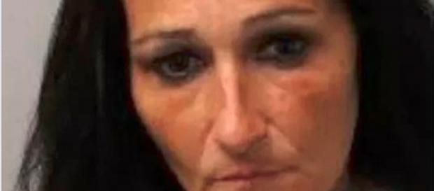 Mamma-orco fa violentare da 3 uomini la figlioletta di 3 anni in cambio di soldi e rottami metallici - Il Mattino Mamma-orco fa violentare da 3 uomini la figlioletta di 3 anni in cambio di soldi e rottami metallici - Il Mattino
