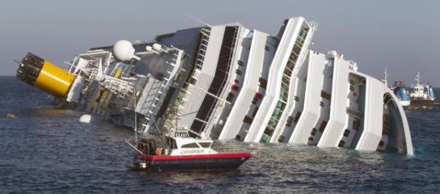 Naufragio Concordia: 7 anni dopo all'Isola del Giglio vengono omaggiate le 32 vittime del disastro. Naufragio Concordia: 7 anni dopo all'Isola del Giglio vengono omaggiate le 32 vittime del disastro.