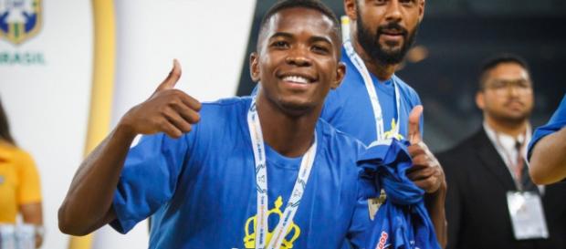 Zagueiro do Cruzeiro é detido com maconha - Vinnicius Silva / Reprodução Cruzeiro Zagueiro do Cruzeiro é detido com maconha - Vinnicius Silva / Reprodução Cruzeiro