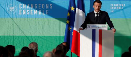 Emmanuel Macron lance le grand débat national