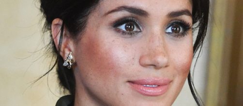 Meghan Markle viso grande oliva