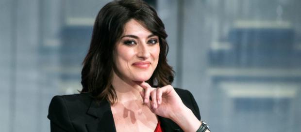 Elisa Isoardi sbotta sui social: 'Ho il dovere di smentire le voci sulla mia vita privata' Elisa Isoardi sbotta sui social: 'Ho il dovere di smentire le voci sulla mia vita privata'