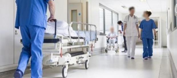 Firenze, giovane di 25 anni colpita da meningite: la ragazza è stata ricoverata al Careggi Firenze, giovane di 25 anni colpita da meningite: la ragazza è stata ricoverata al Careggi