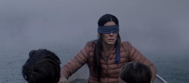 Sandra Bullock falou que foi mais fácil pilotar barco do que ônibus (Crédito: Divulgação Netflix). Sandra Bullock falou que foi mais fácil pilotar barco do que ônibus (Crédito: Divulgação Netflix).