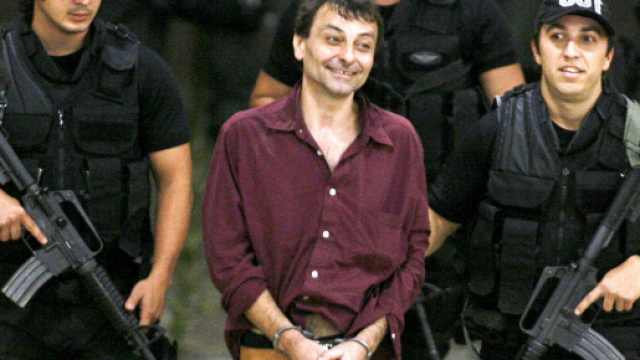 E' finita la fuga di Cesare Battisti, il bandito scrittore
