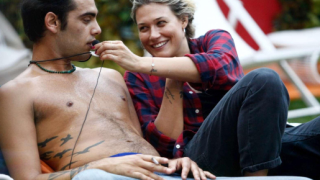 Grande Fratello Vip, tra Benedetta e Stefano coccole e complicit&agrave;