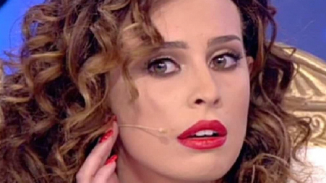 Sara Affi Fella avrebbe raccontato altre bugie: l'amico Maurizio la 'sbugiarda' su Chi.