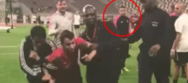 Neymar impediu ação dos seguranças para ajudar jovem. (Foto/Reprodução) Neymar impediu ação dos seguranças para ajudar jovem. (Foto/Reprodução)