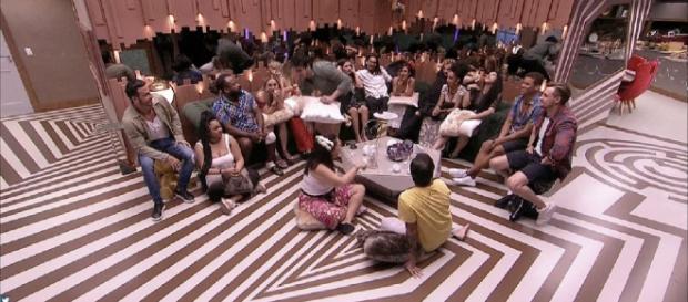 Público não ficou muito curioso para conhecer os confiados (Crédito: reprodução TV Globo). Público não ficou muito curioso para conhecer os confiados (Crédito: reprodução TV Globo).