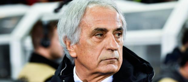 Vahid Halilhodzic en pleine réflexion sur son avenir. Vahid Halilhodzic en pleine réflexion sur son avenir.