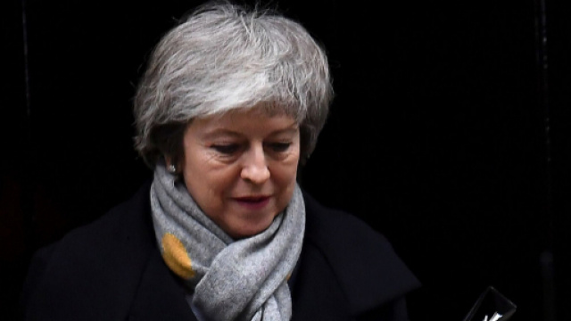 Lourdement défaite sur le Brexit pour Theresa May