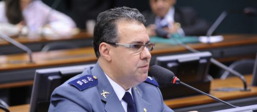 Na foto, Capitão Augusto líder da bancada da bala, quer facilidades na questão das armas (Foto: Lucio Bernardo Jr.)