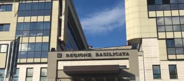 ELEZIONI REGIONALI BASILICATA 26 MAGGIO 2019 : NUOVO SIT-IN ALDO ... - lecronachelucane.it ELEZIONI REGIONALI BASILICATA 26 MAGGIO 2019 : NUOVO SIT-IN ALDO ... - lecronachelucane.it