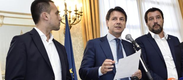 Pensioni Quota 100 e reddito di cittadinanza, decreto in arrivo: Cdm riunito, al lavoro Conte, Salvini e Di Maio Pensioni Quota 100 e reddito di cittadinanza, decreto in arrivo: Cdm riunito, al lavoro Conte, Salvini e Di Maio