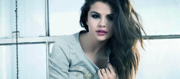 Selena Gomez serait désormais en couple Selena Gomez serait désormais en couple