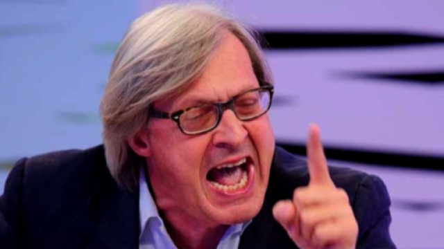 Vittorio Sgarbi si scaglia contro papa Francesco