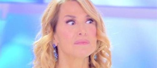 Barbara D'Urso interrompe il collegamento in diretta di Pomeriggio 5