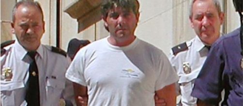 José Javier Salvador tras su detención en 2003 por el asesinato a su mujer
