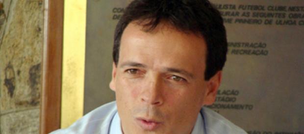 Fernando Diniz terá muitos desfalques na estreia do Flu no Carioca (Foto: Globo) Fernando Diniz terá muitos desfalques na estreia do Flu no Carioca (Foto: Globo)