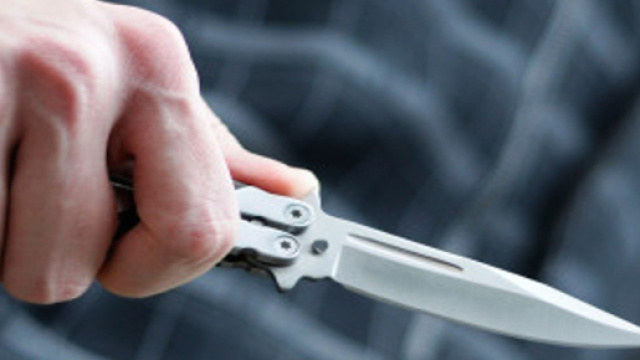 Regno Unito, si rifiuta di fare m&eacute;nage &agrave; trois, compagno la uccide con 30 coltellate